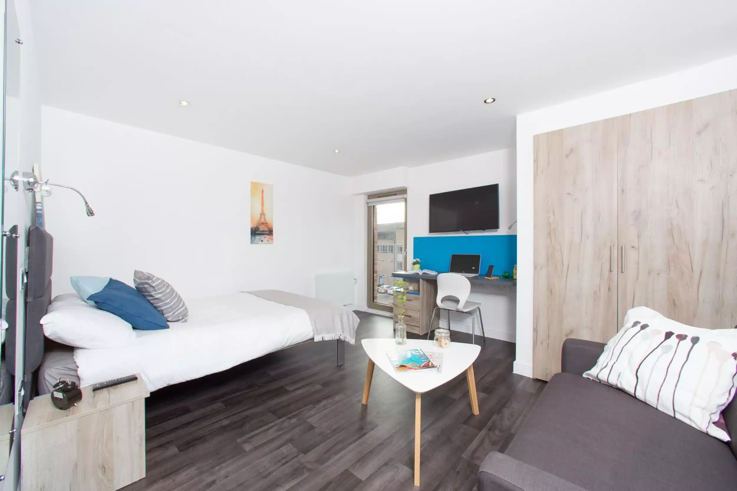 Kitchen?w=400&h=260&fit=crop&q=40&auto=format&trim=auto