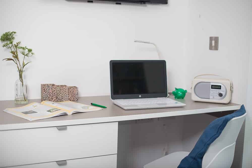 Exterior?w=400&h=260&fit=crop&q=40&auto=format&trim=auto