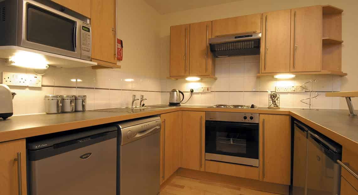 Exterior?w=400&h=260&fit=crop&q=40&auto=format&trim=auto