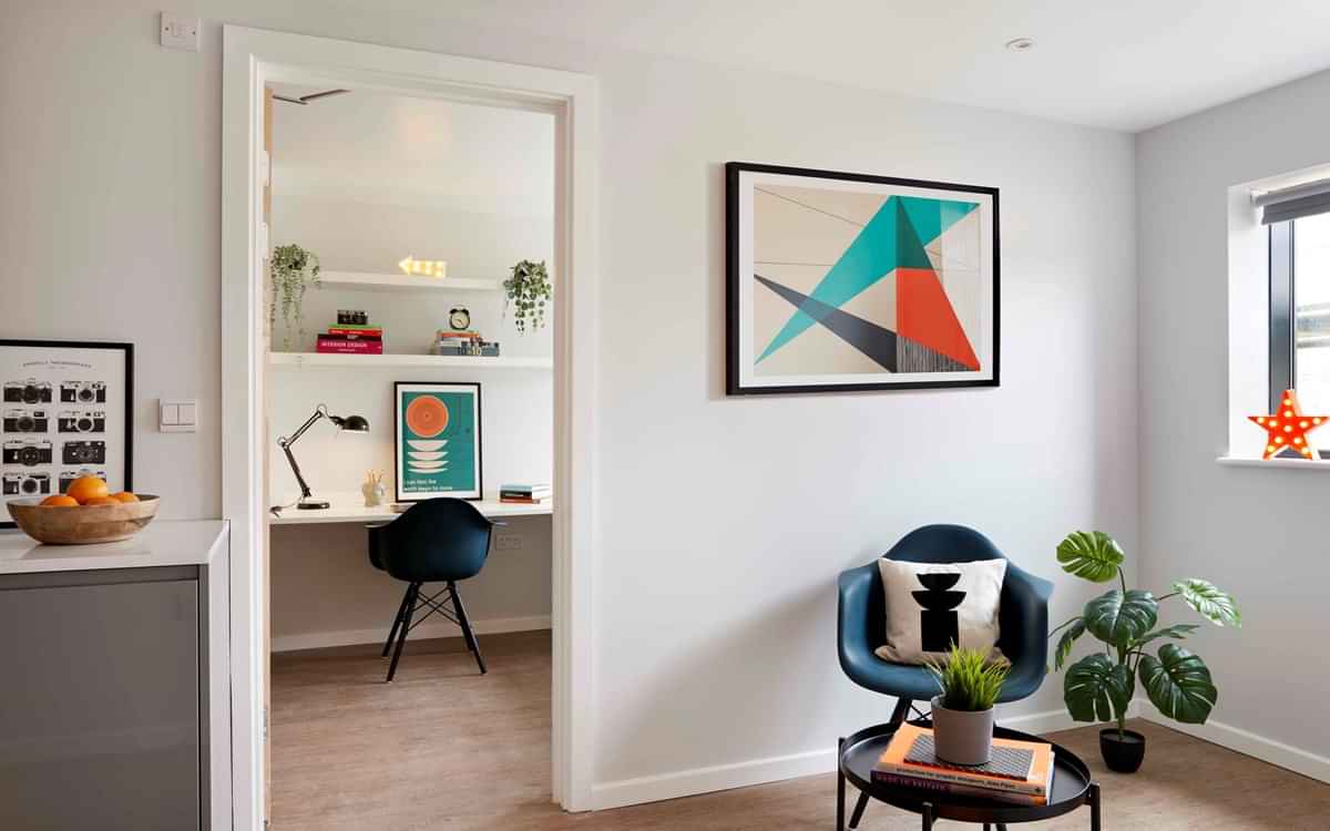 Bedroom?w=400&h=260&fit=crop&q=40&auto=format&trim=auto