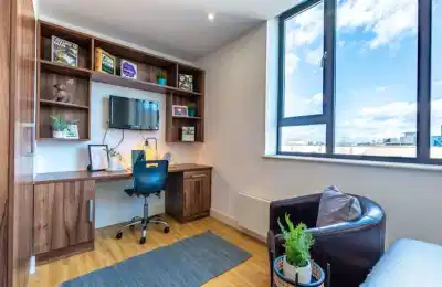 Common Area?w=400&h=260&fit=crop&q=40&auto=format&trim=auto