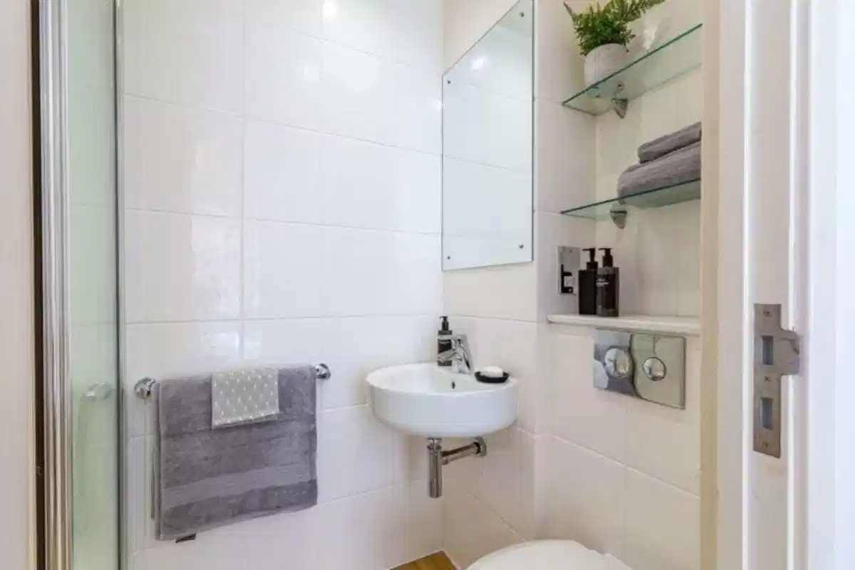 Common Area?w=400&h=260&fit=crop&q=40&auto=format&trim=auto