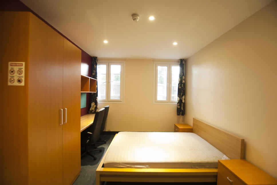 4-3?w=400&h=260&fit=crop&q=40&auto=format&trim=auto