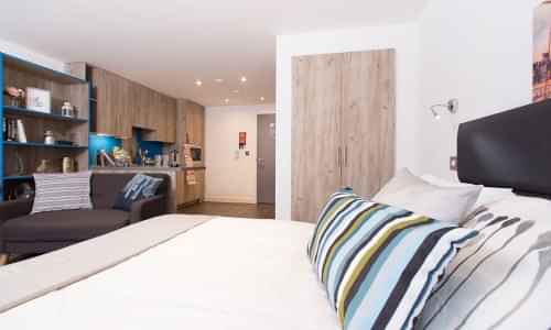 Kitchen?w=400&h=260&fit=crop&q=40&auto=format&trim=auto