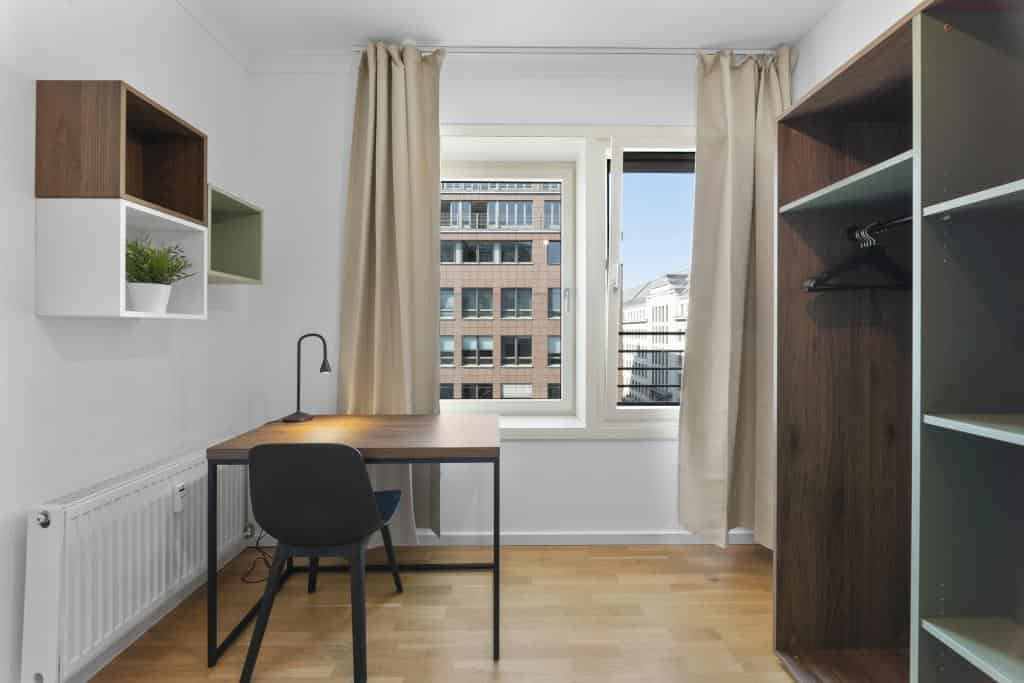 Exterior?w=400&h=260&fit=crop&q=40&auto=format&trim=auto