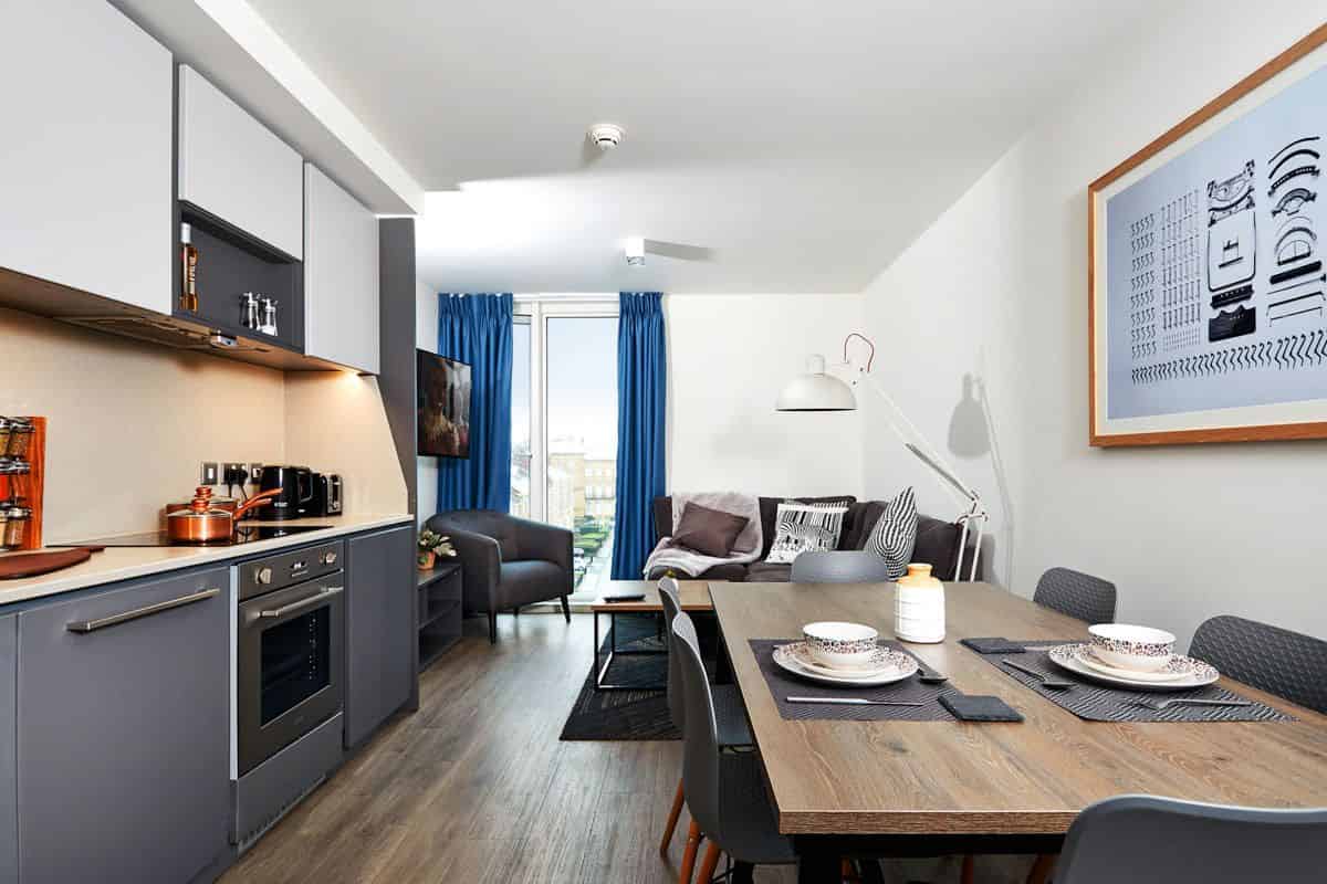 Common Area?w=400&h=260&fit=crop&q=40&auto=format&trim=auto