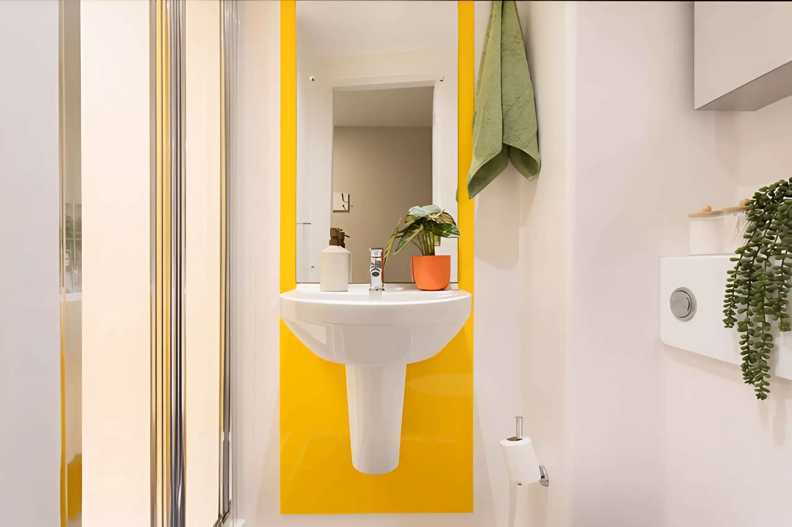 Exterior?w=400&h=260&fit=crop&q=40&auto=format&trim=auto