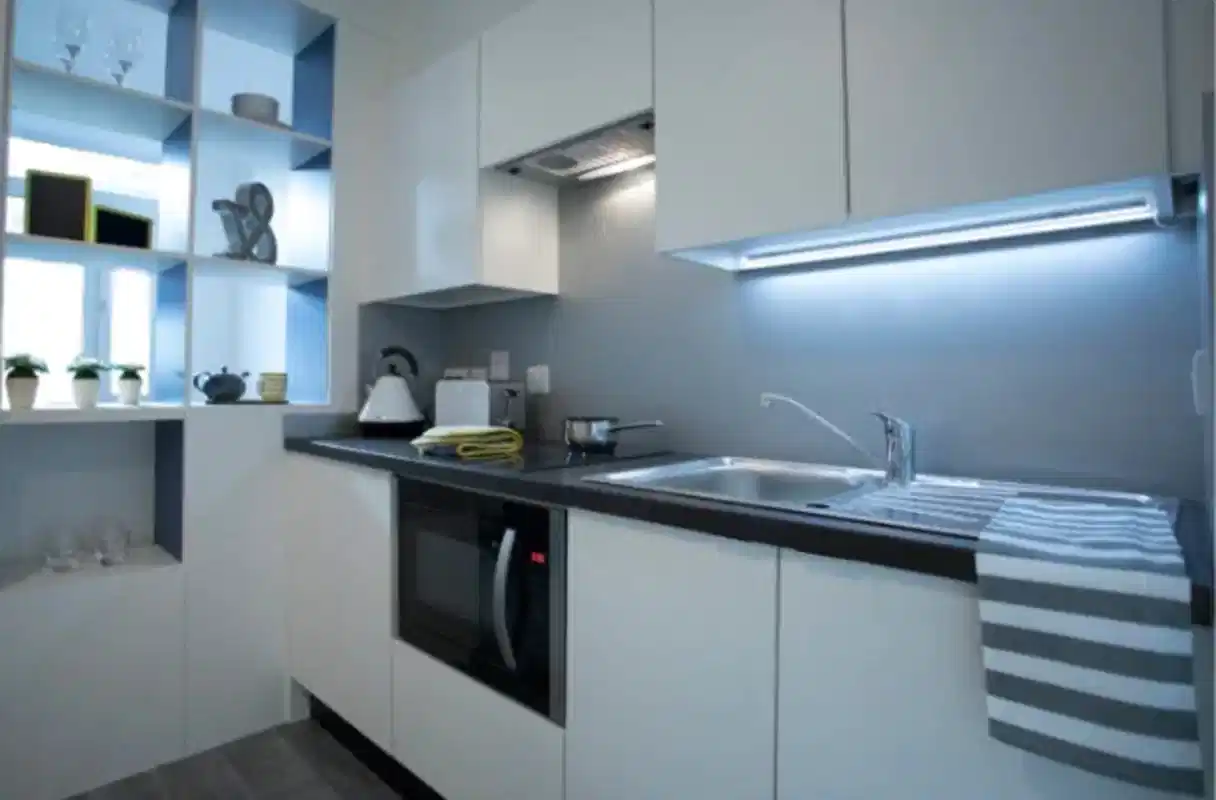 Common Area?w=400&h=260&fit=crop&q=40&auto=format&trim=auto