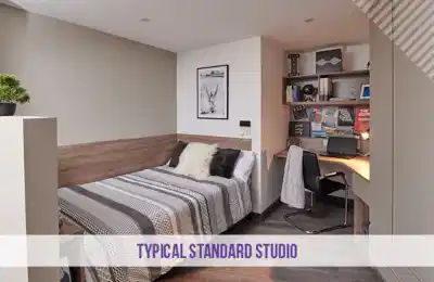 Bedroom?w=400&h=260&fit=crop&q=40&auto=format&trim=auto
