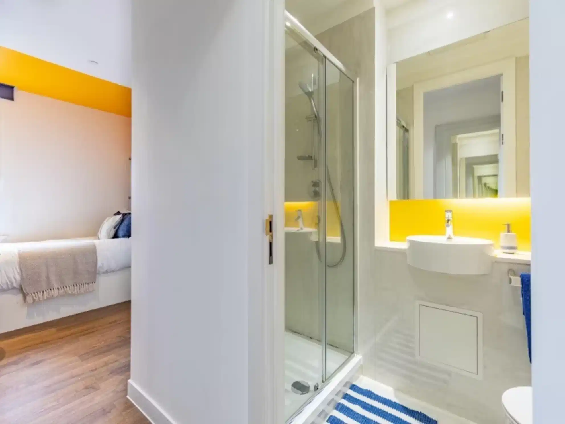 Amenities?w=400&h=260&fit=crop&q=40&auto=format&trim=auto