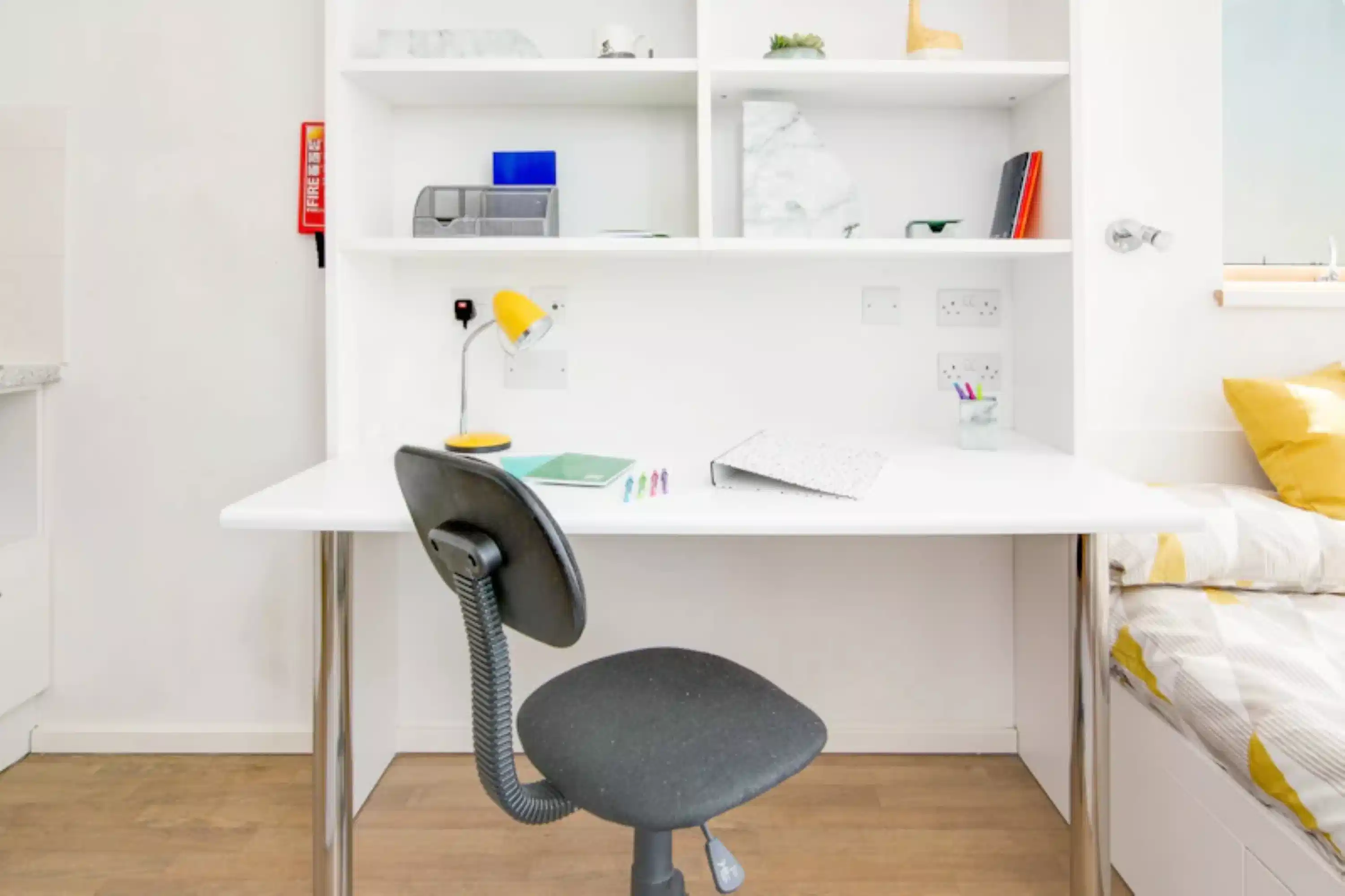 Exterior?w=400&h=260&fit=crop&q=40&auto=format&trim=auto