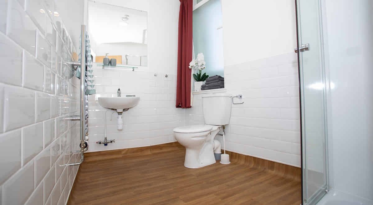 Common Area?w=400&h=260&fit=crop&q=40&auto=format&trim=auto