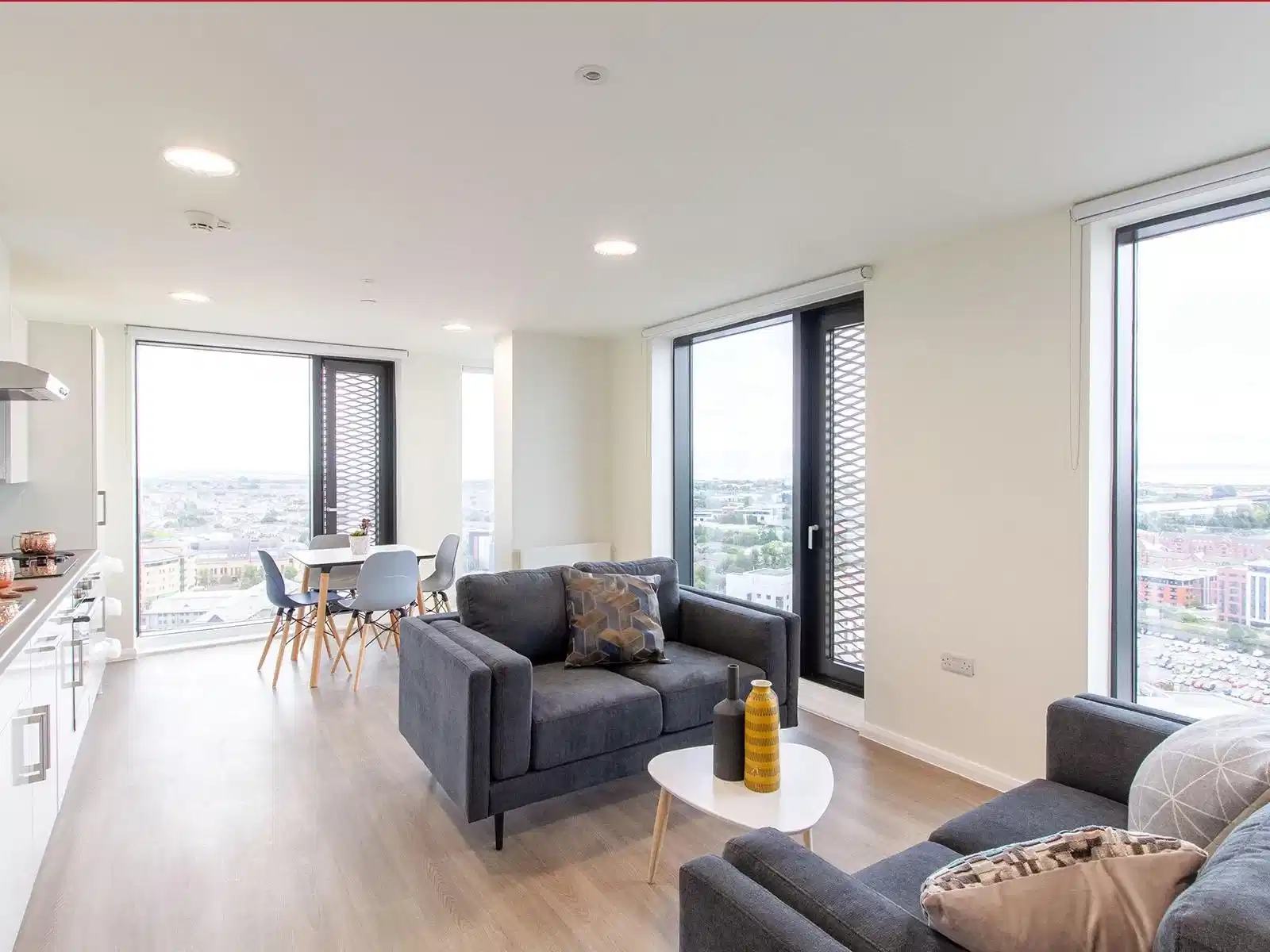 Common Area?w=400&h=260&fit=crop&q=40&auto=format&trim=auto