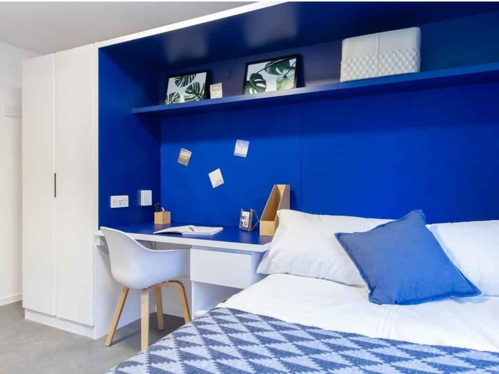 St-Margaret-House-Ensuite-2-1-resized?w=400&h=260&fit=crop&q=40&auto=format&trim=auto