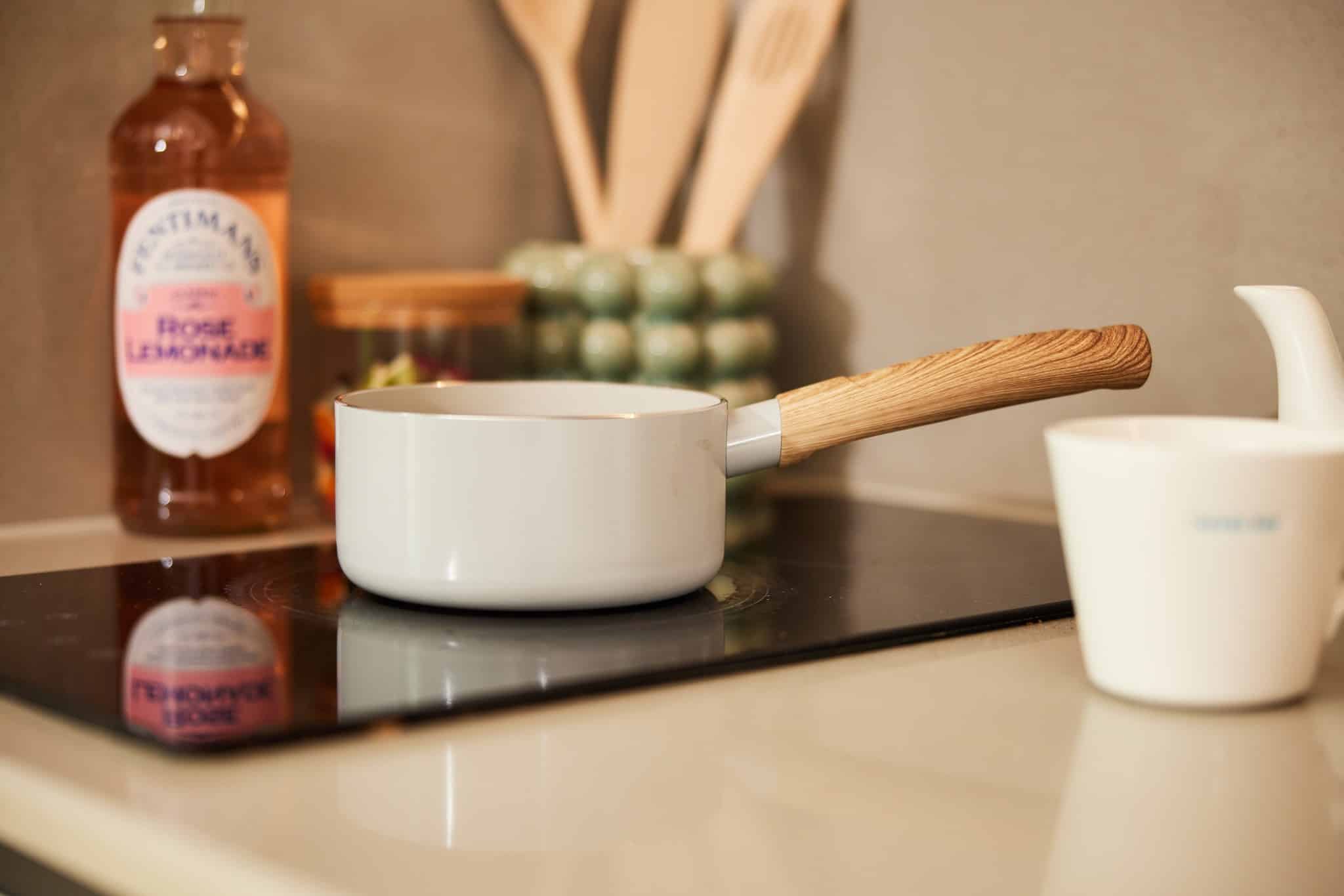 Common Area?w=400&h=260&fit=crop&q=40&auto=format&trim=auto