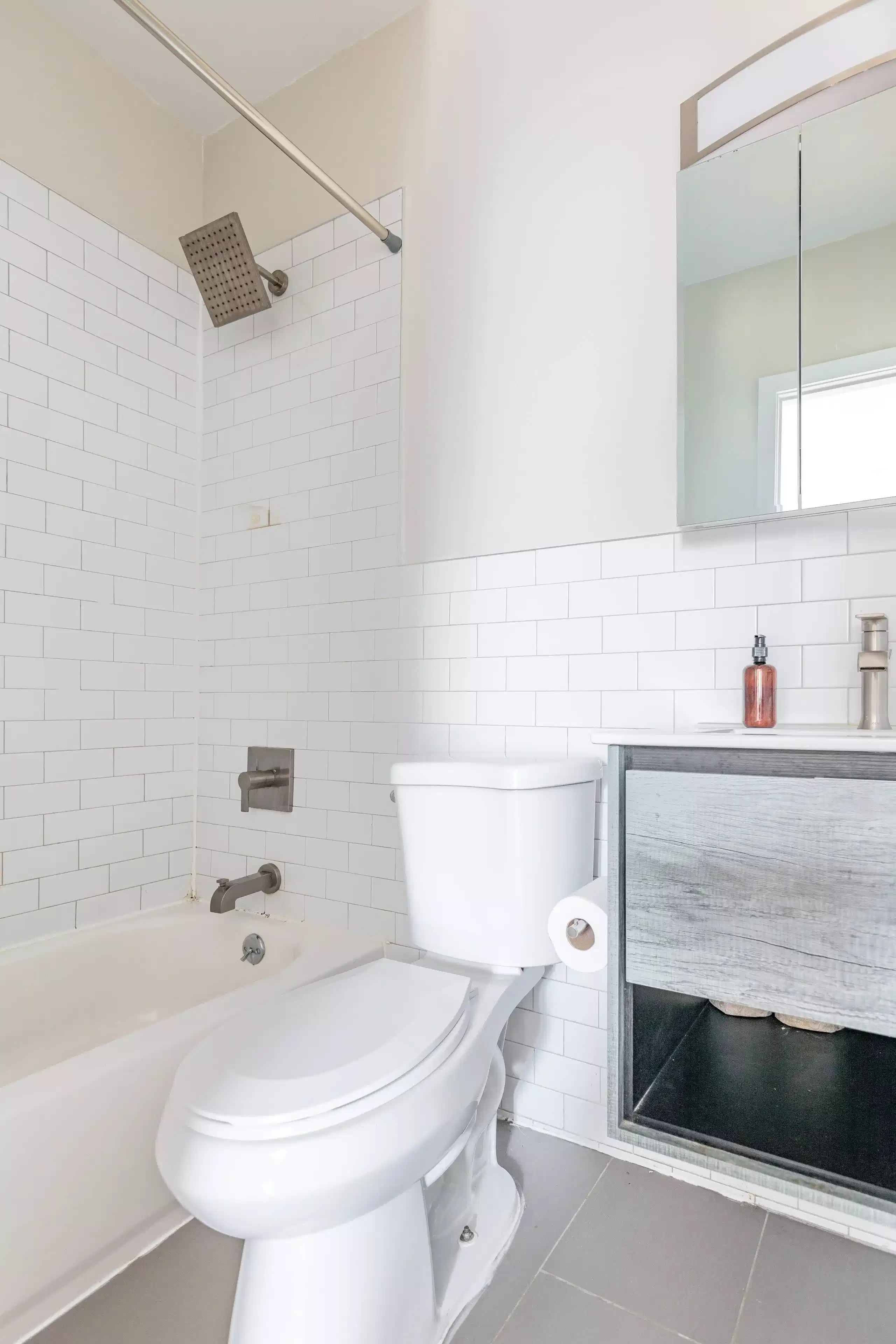 Common Area?w=400&h=260&fit=crop&q=40&auto=format&trim=auto