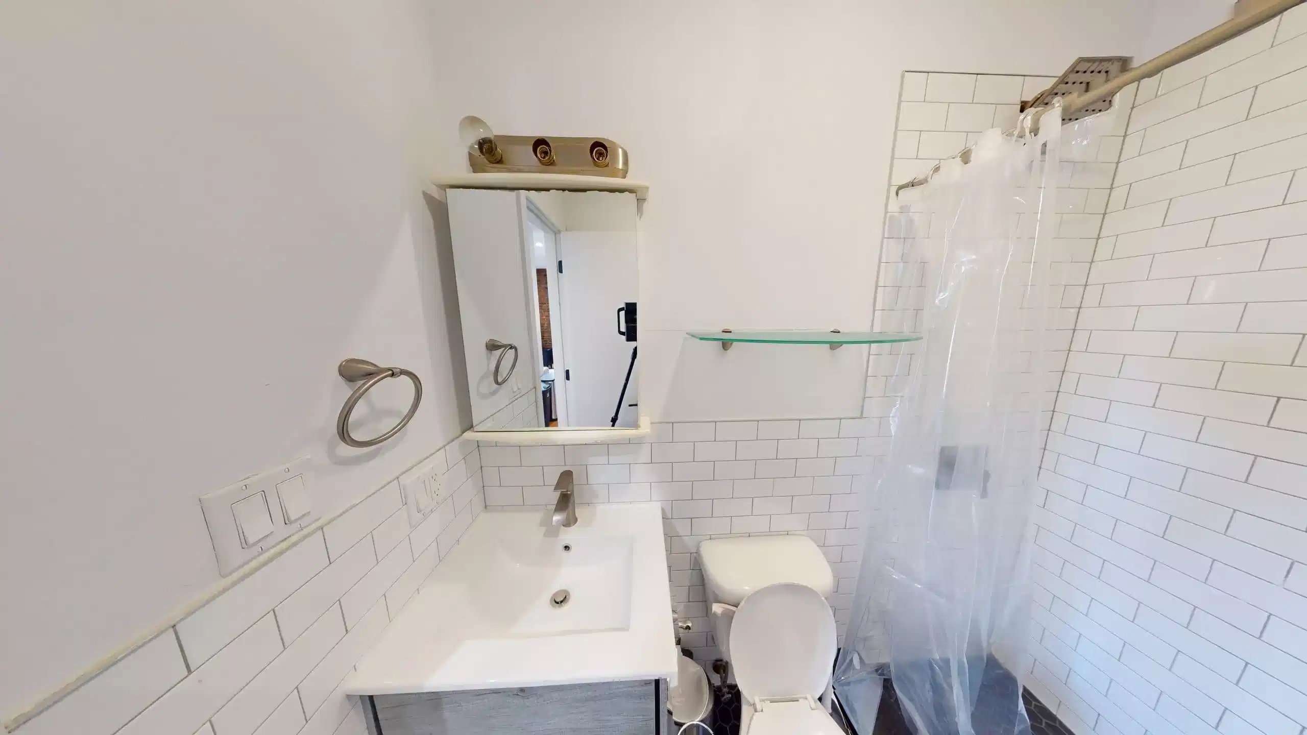 Common Area?w=400&h=260&fit=crop&q=40&auto=format&trim=auto