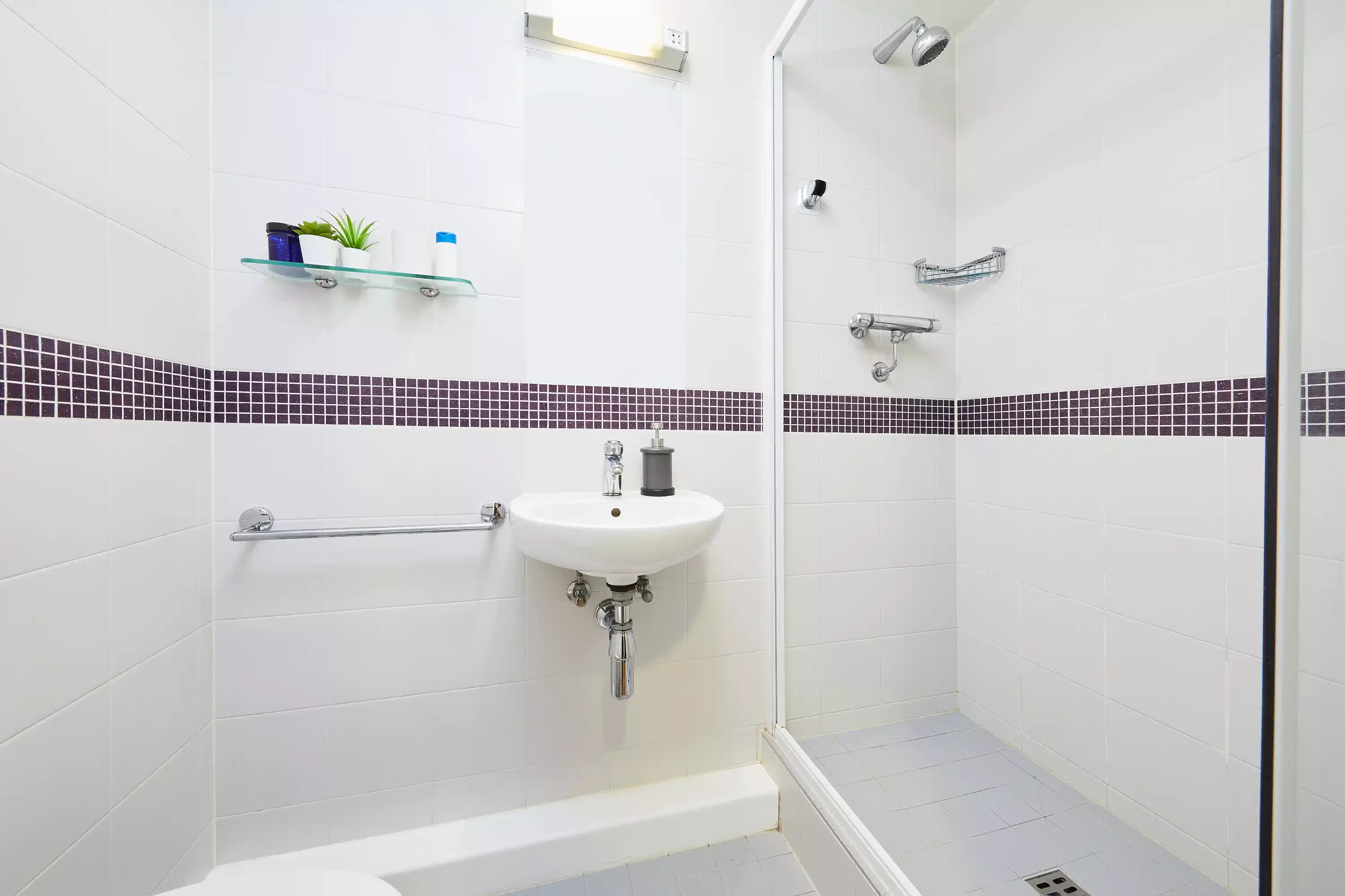 Amenities?w=400&h=260&fit=crop&q=40&auto=format&trim=auto