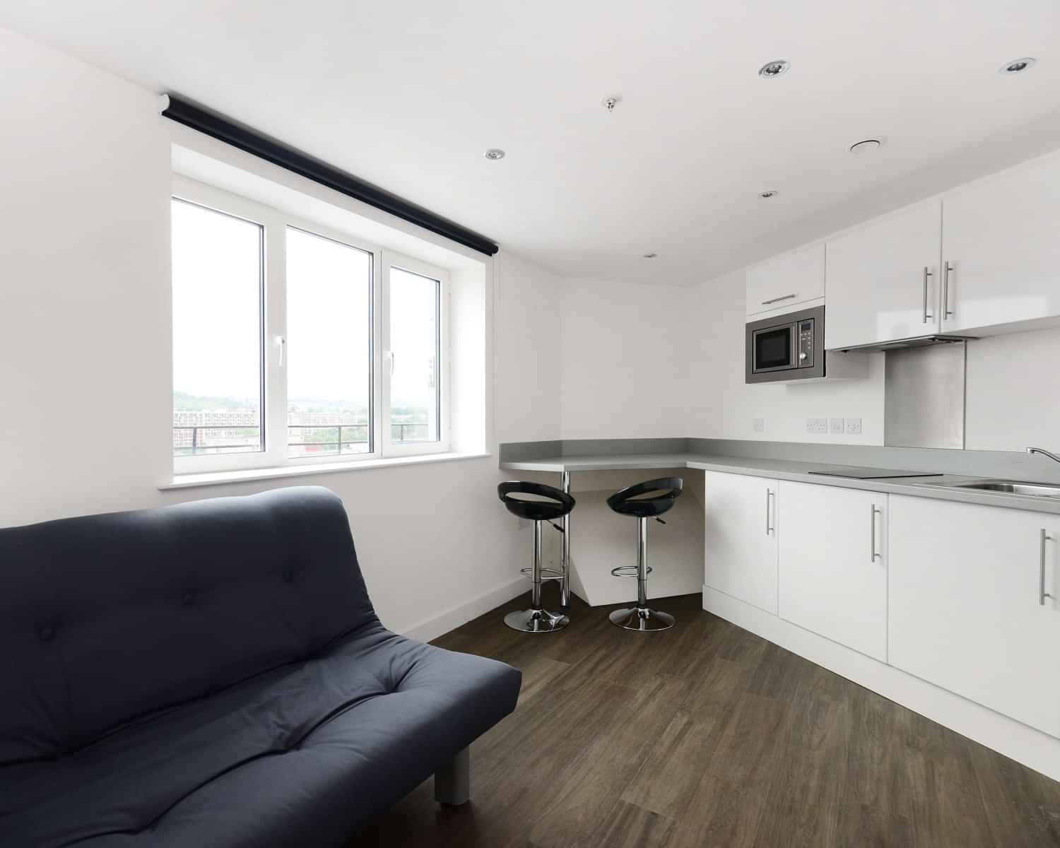 Common Area?w=400&h=260&fit=crop&q=40&auto=format&trim=auto