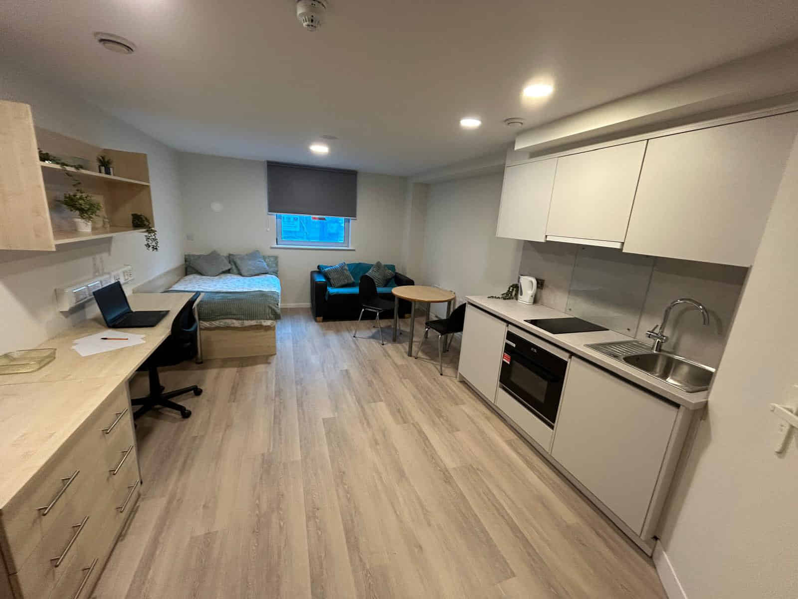 Exterior?w=400&h=260&fit=crop&q=40&auto=format&trim=auto