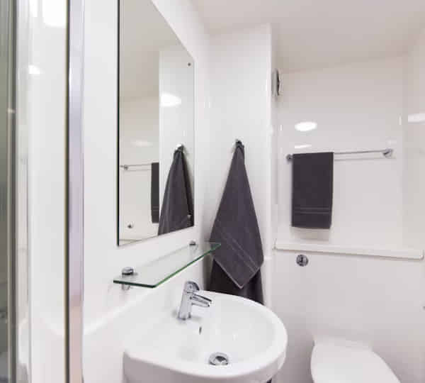 Amenities?w=400&h=260&fit=crop&q=40&auto=format&trim=auto