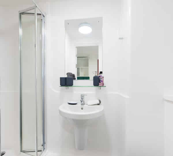 Amenities?w=400&h=260&fit=crop&q=40&auto=format&trim=auto