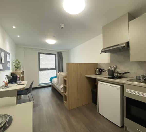 Common Area?w=400&h=260&fit=crop&q=40&auto=format&trim=auto