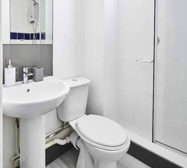 Exterior?w=400&h=260&fit=crop&q=40&auto=format&trim=auto