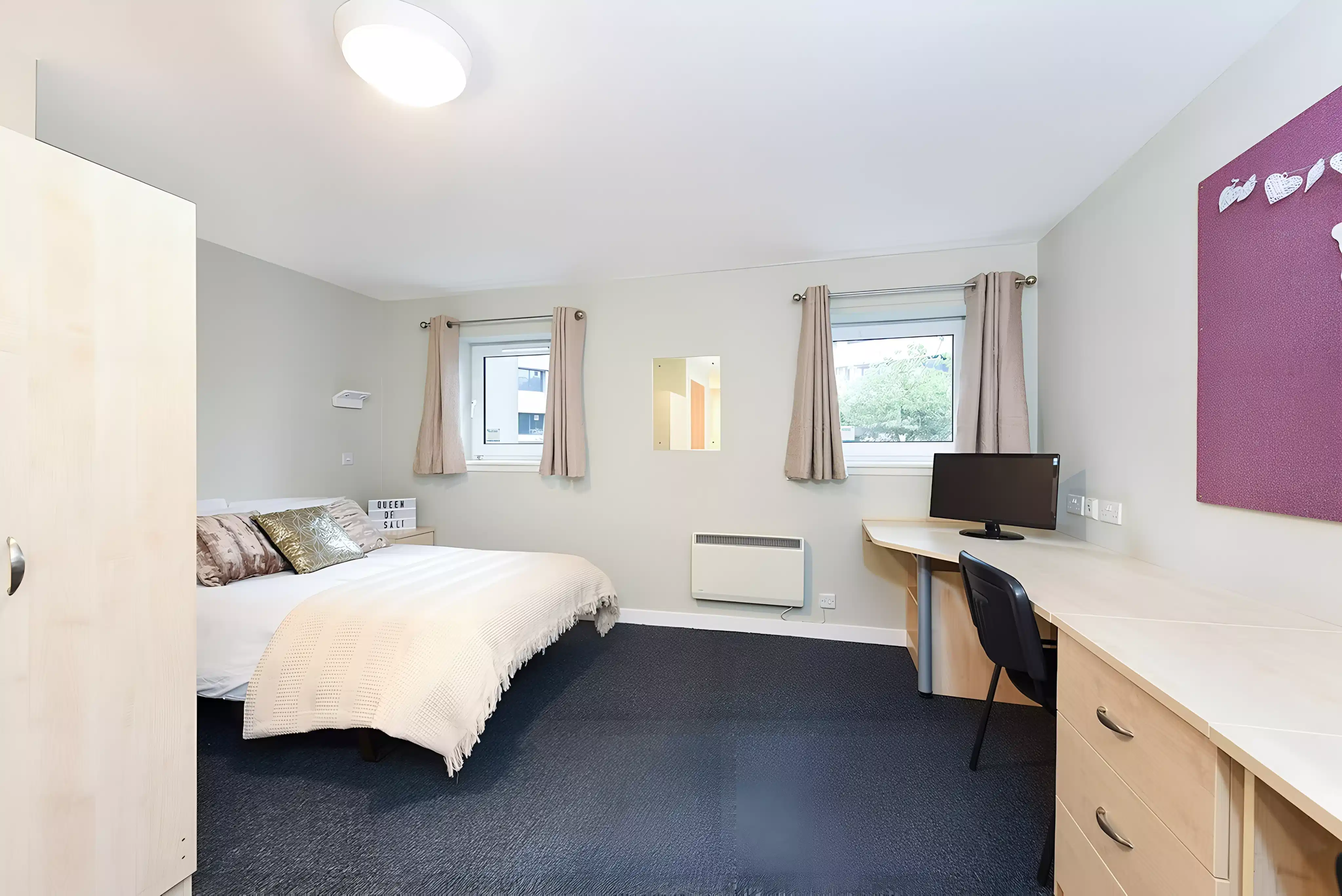 Common Area?w=400&h=260&fit=crop&q=40&auto=format&trim=auto