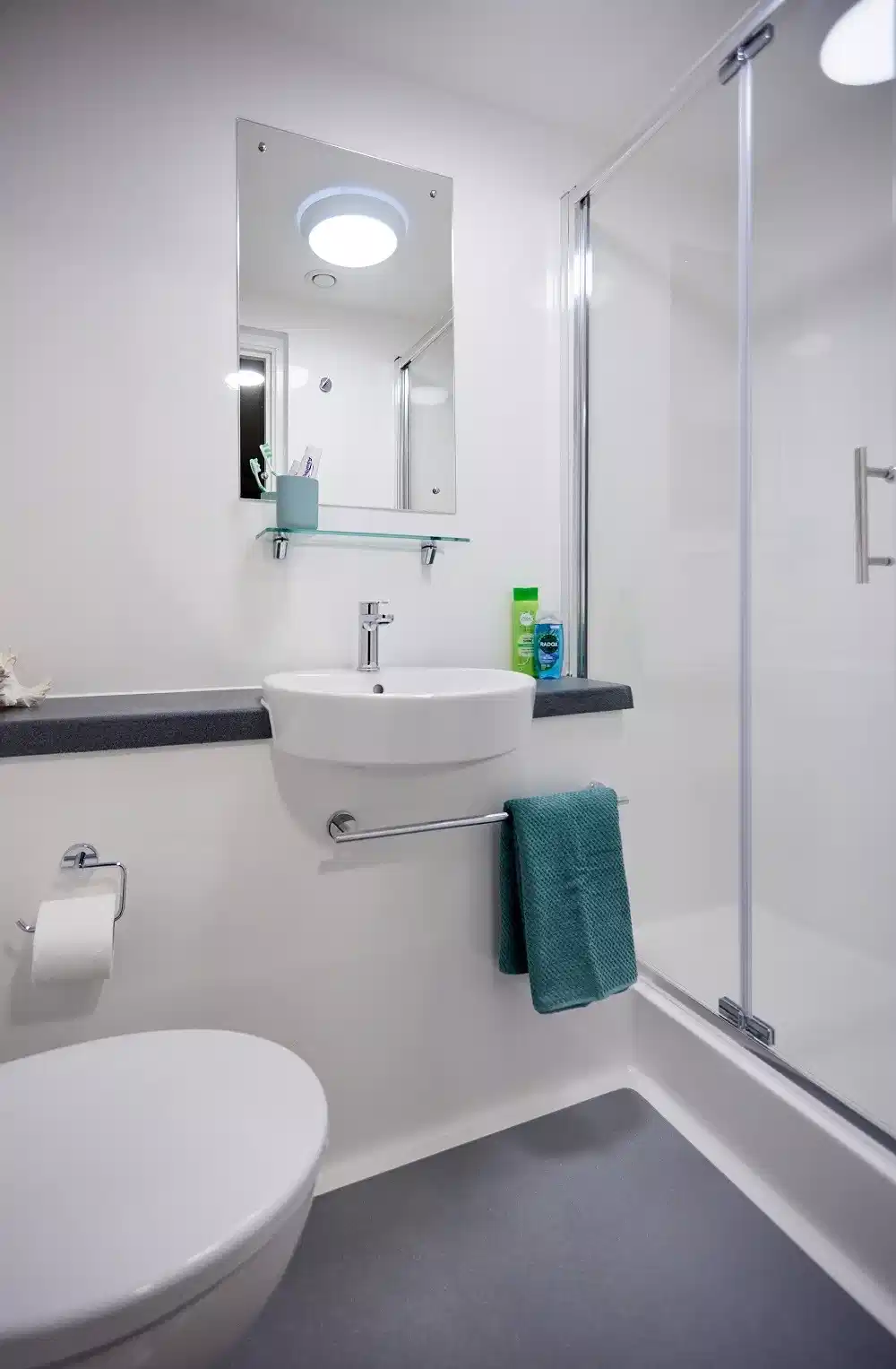 Amenities?w=400&h=260&fit=crop&q=40&auto=format&trim=auto