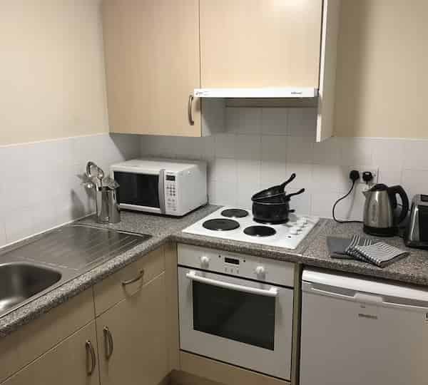 Amenities?w=400&h=260&fit=crop&q=40&auto=format&trim=auto