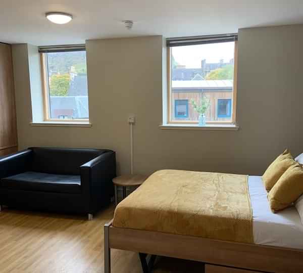 Exterior?w=400&h=260&fit=crop&q=40&auto=format&trim=auto