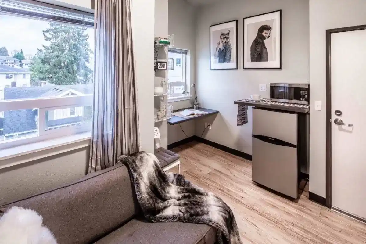 Common Area?w=400&h=260&fit=crop&q=40&auto=format&trim=auto