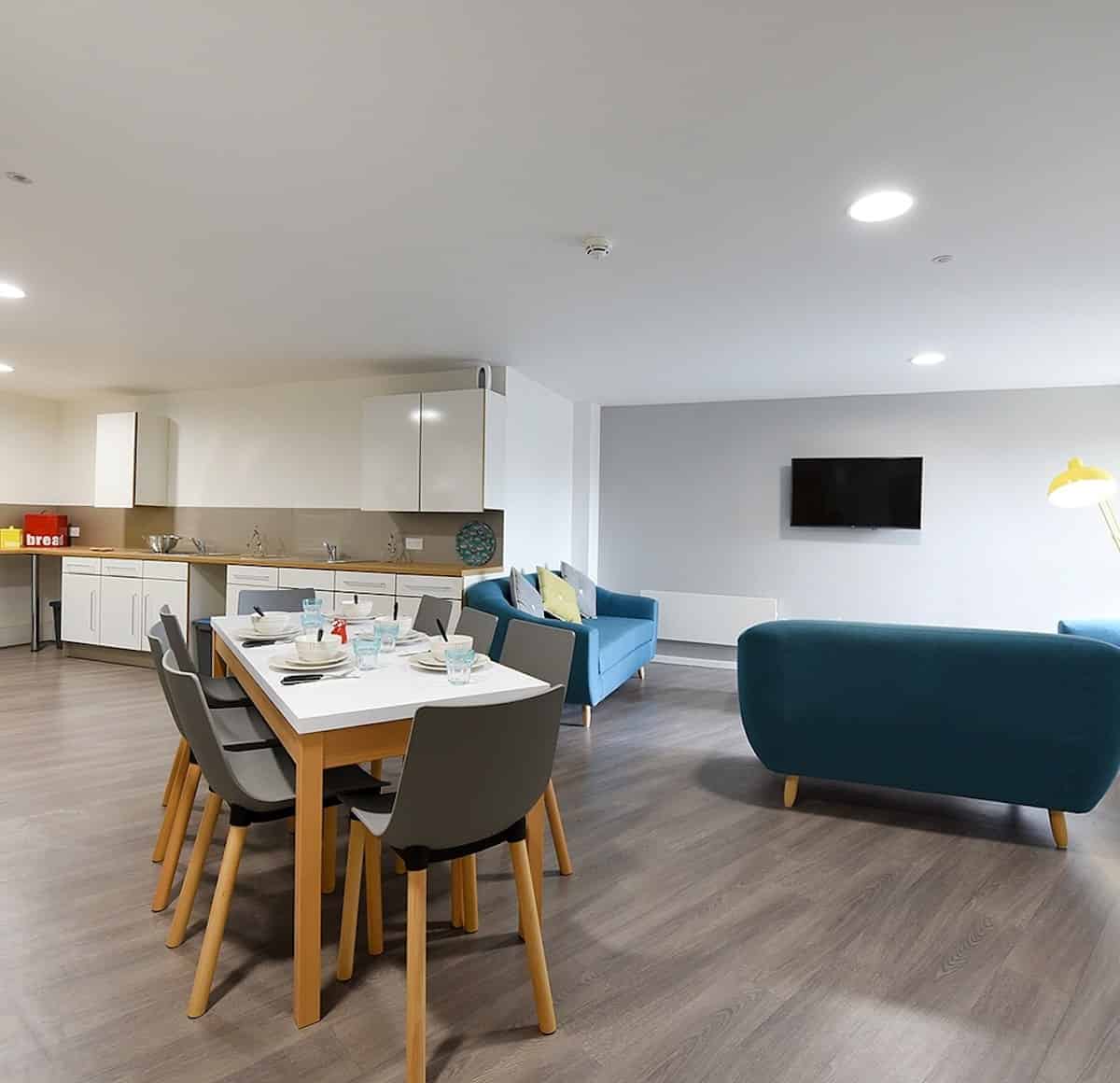 Amenities?w=400&h=260&fit=crop&q=40&auto=format&trim=auto