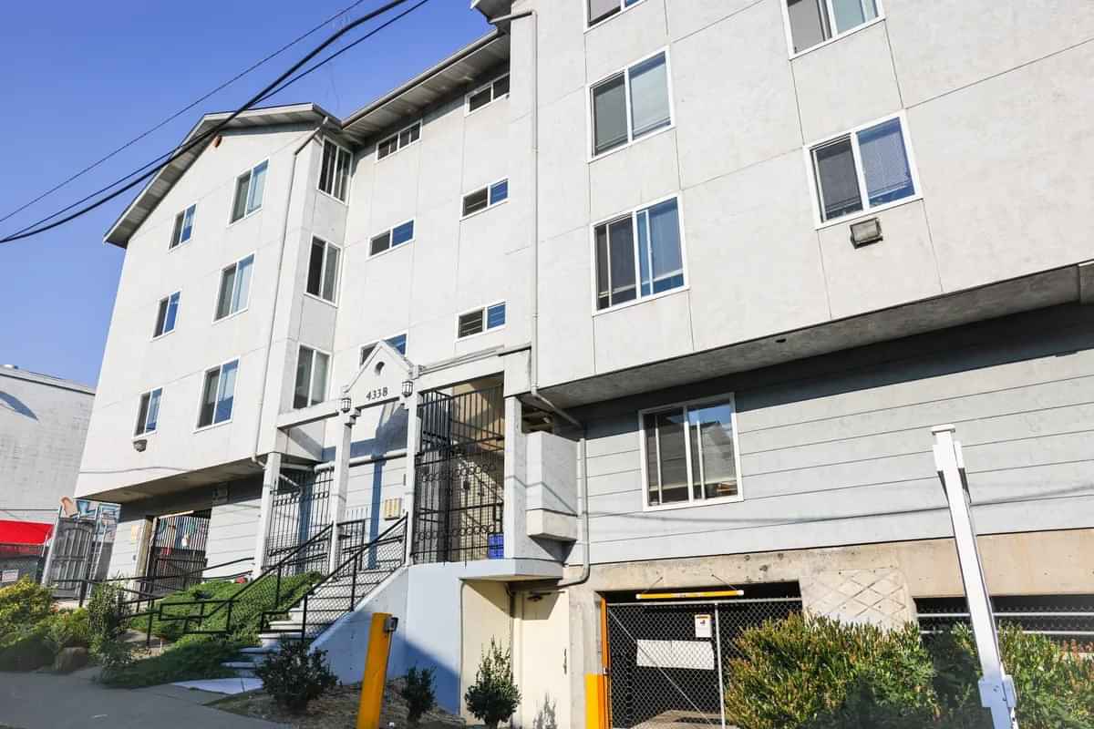 Dry Creek Apartments, Seattle - Seattle, Washington, United States - Exterior
