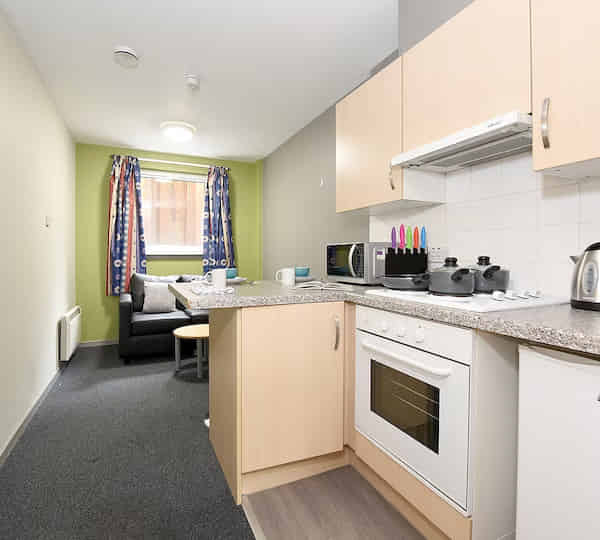 Common Area?w=400&h=260&fit=crop&q=40&auto=format&trim=auto