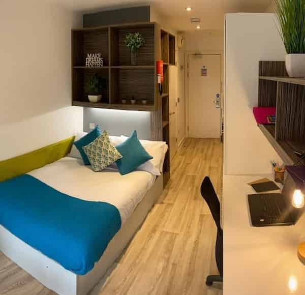 Amenities?w=400&h=260&fit=crop&q=40&auto=format&trim=auto