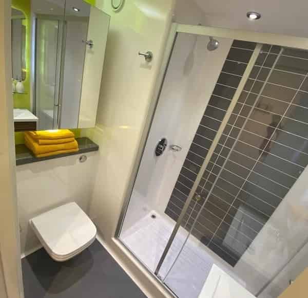 Amenities?w=400&h=260&fit=crop&q=40&auto=format&trim=auto