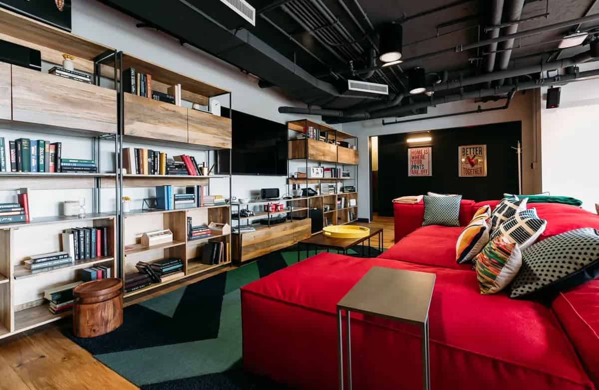 Common Area?w=400&h=260&fit=crop&q=40&auto=format&trim=auto