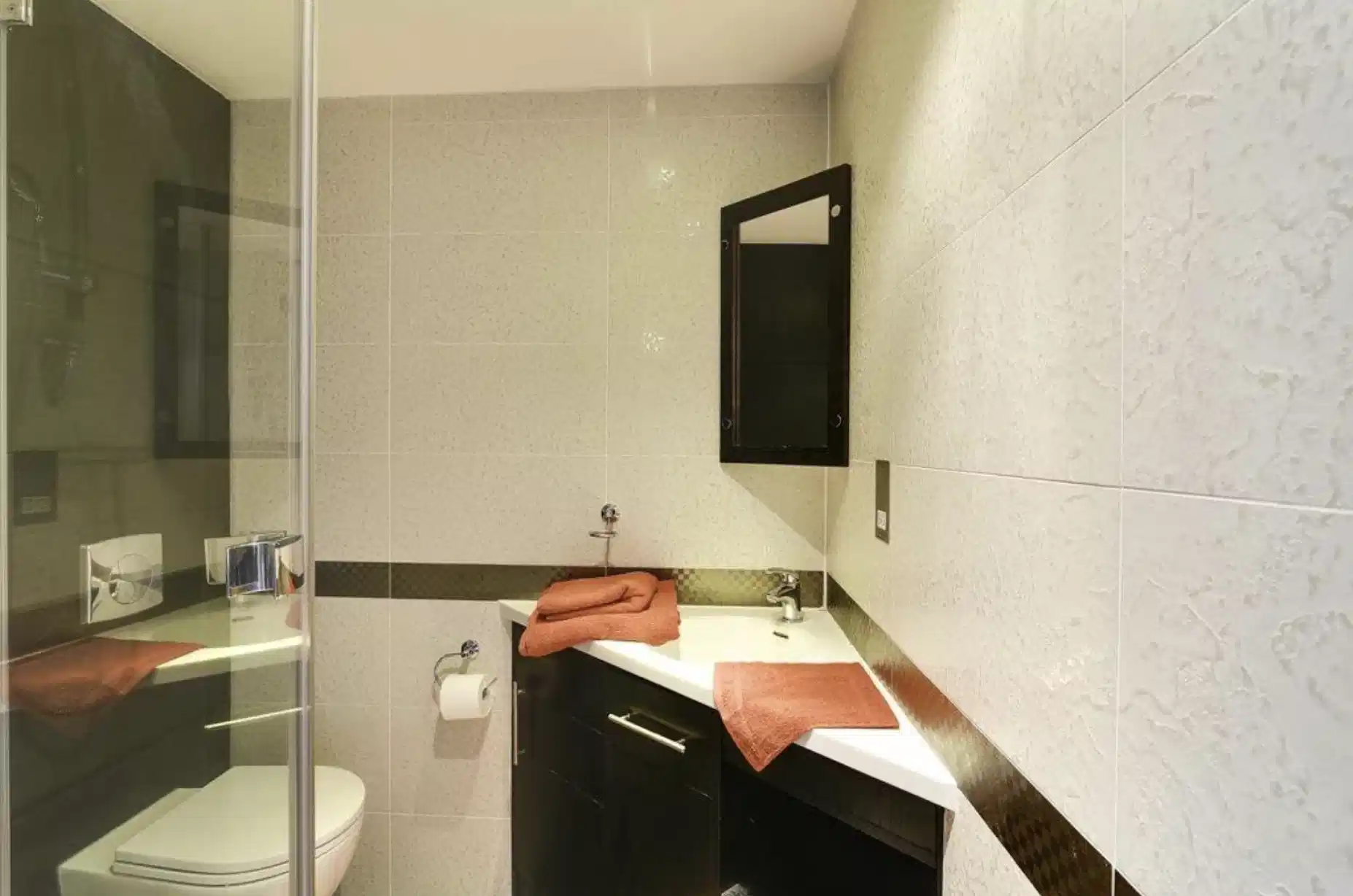 Common Area?w=400&h=260&fit=crop&q=40&auto=format&trim=auto