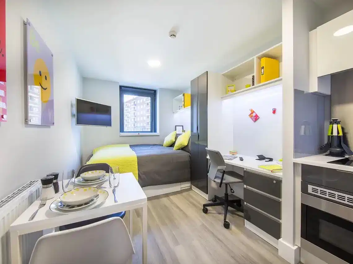 Amenities?w=400&h=260&fit=crop&q=40&auto=format&trim=auto