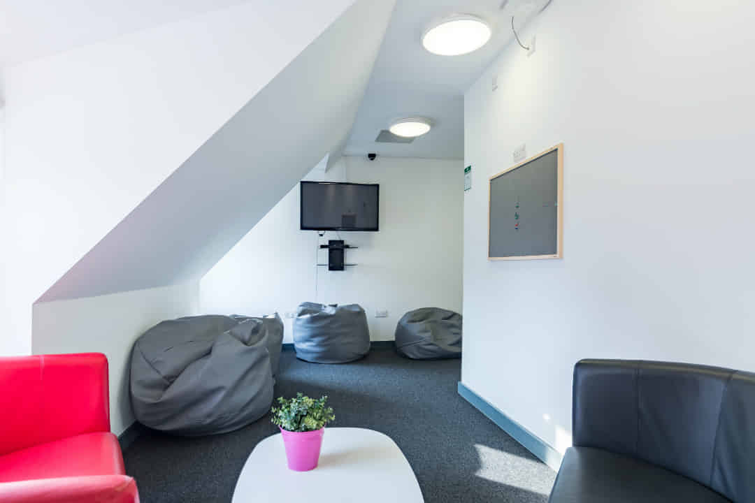 London_student_accommodation_fulham_palace_road_studio_kitchen_facilities_2?w=400&h=260&fit=crop&q=40&auto=format&trim=auto