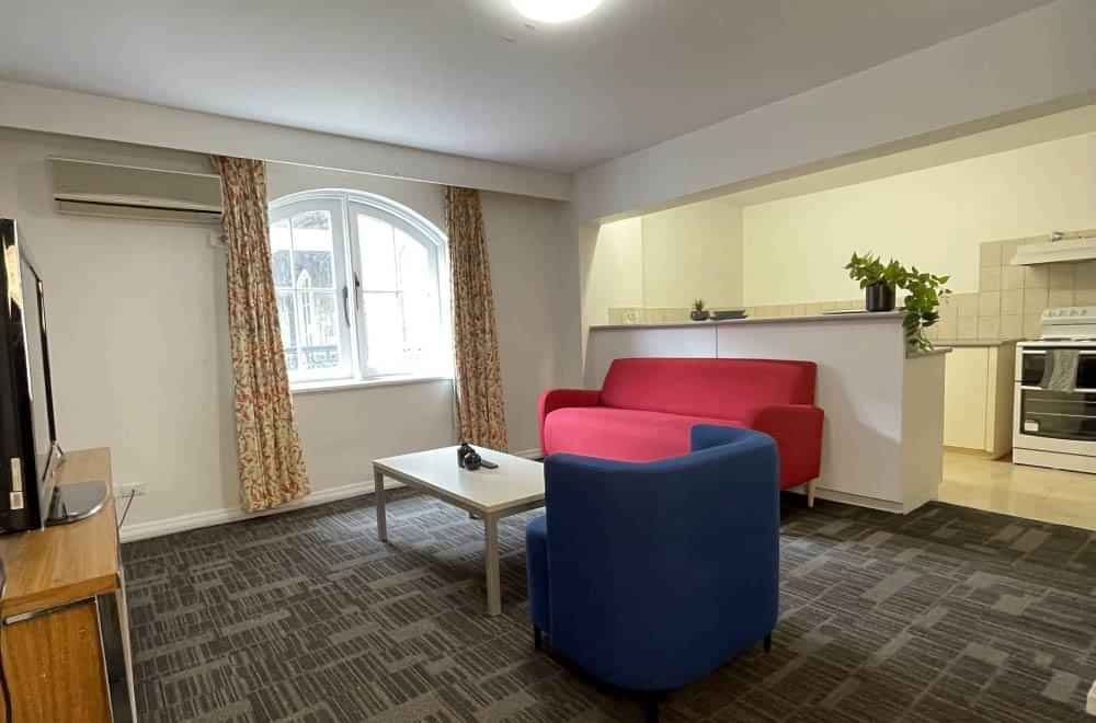 Kitchen?w=400&h=260&fit=crop&q=40&auto=format&trim=auto