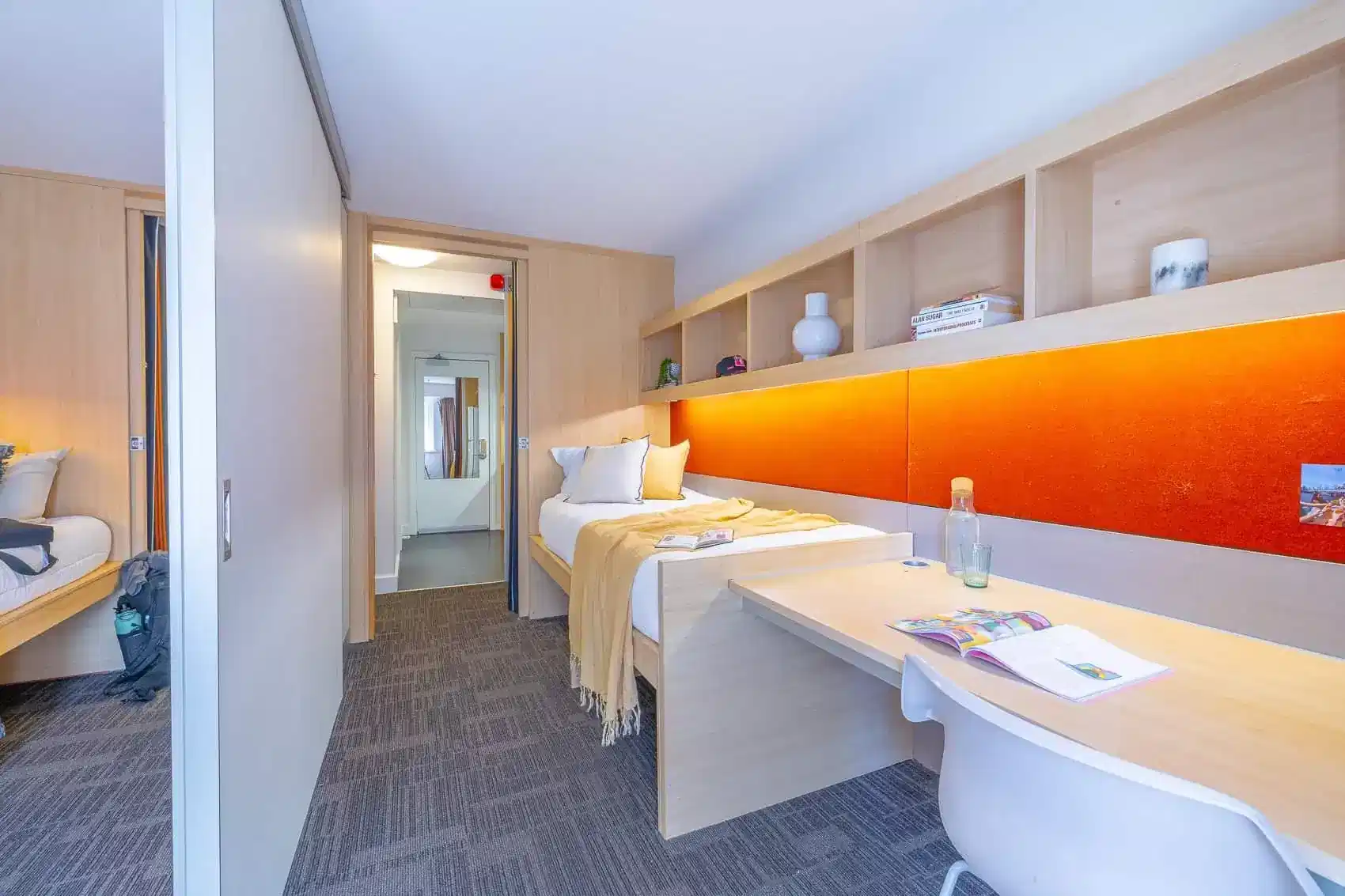 Kitchen?w=400&h=260&fit=crop&q=40&auto=format&trim=auto