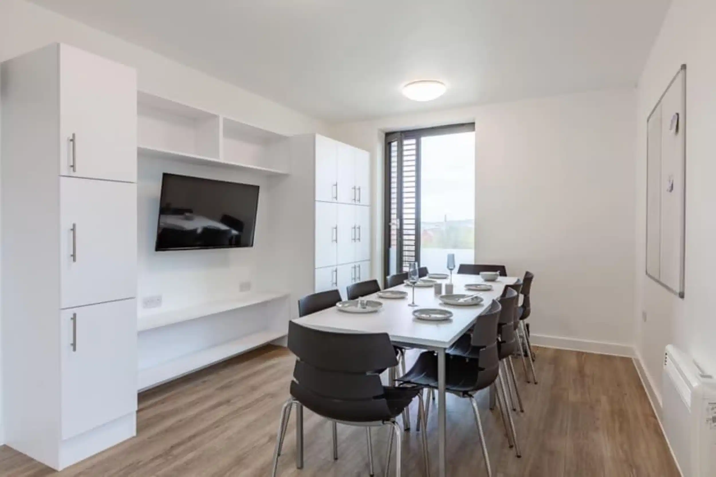 Amenities?w=400&h=260&fit=crop&q=40&auto=format&trim=auto