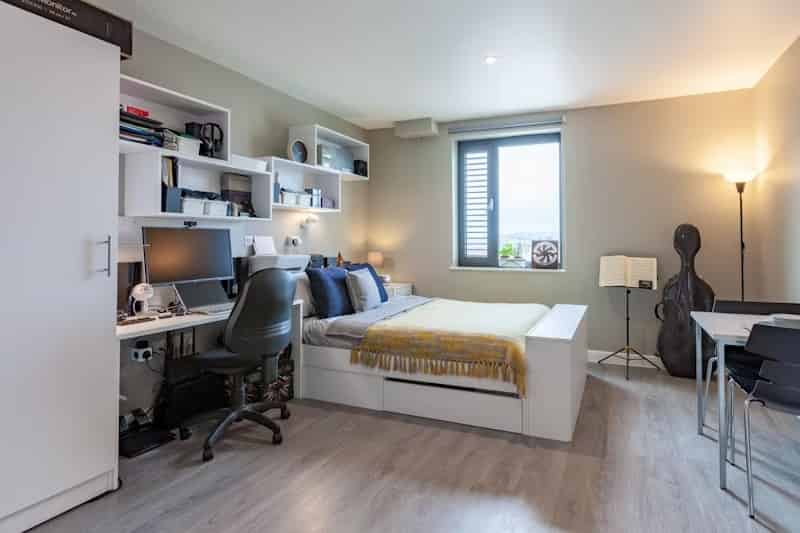 Amenities?w=400&h=260&fit=crop&q=40&auto=format&trim=auto
