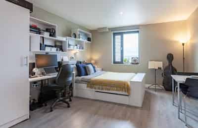 Amenities?w=400&h=260&fit=crop&q=40&auto=format&trim=auto