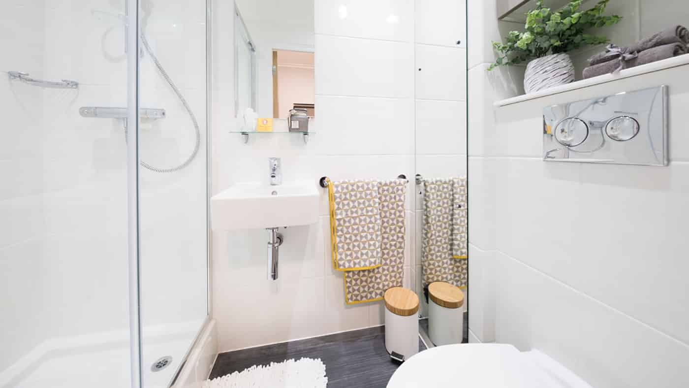 Crown Place, Portsmouth - Portsmouth, England, United Kingdom - Bathroom