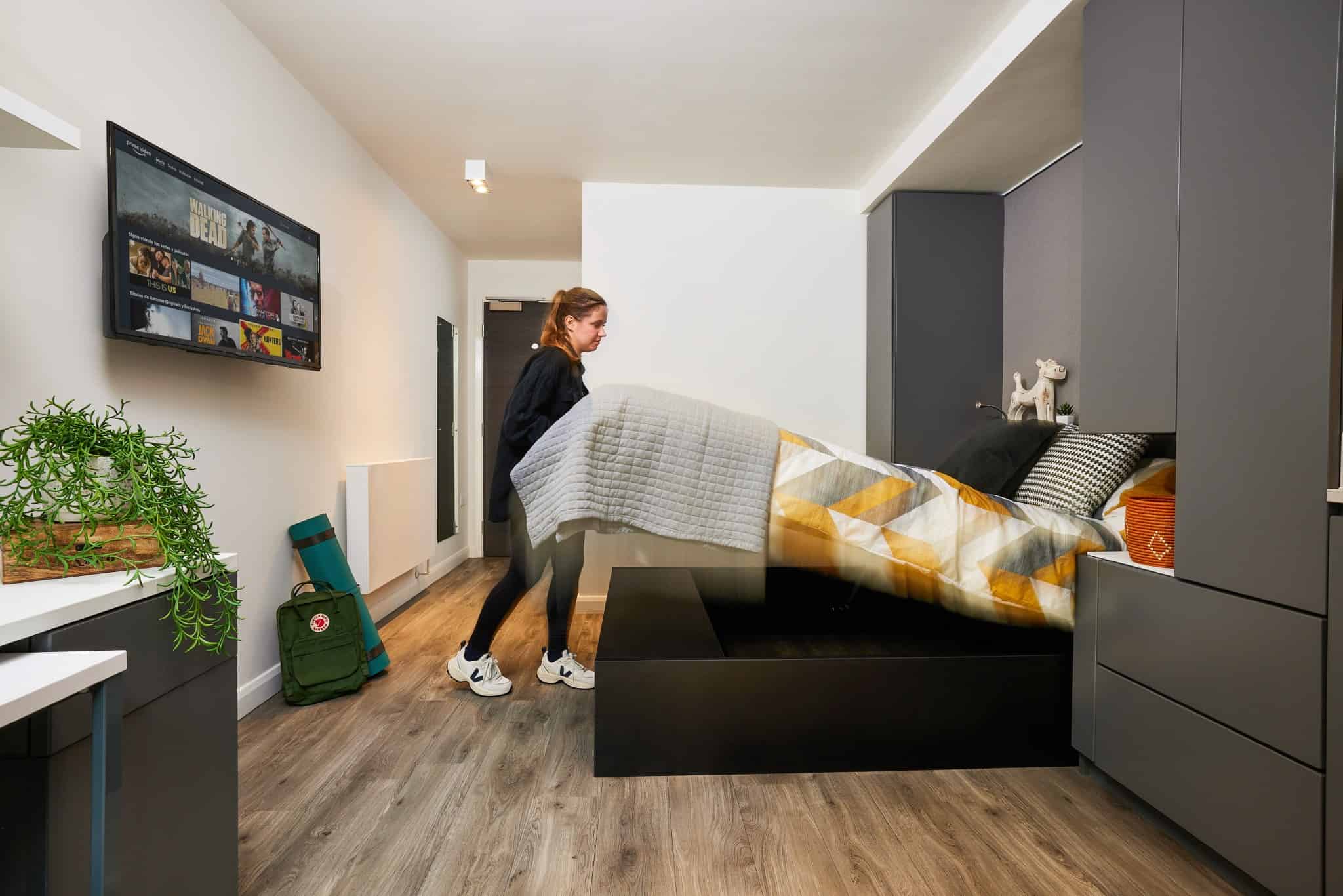 Common Area?w=400&h=260&fit=crop&q=40&auto=format&trim=auto