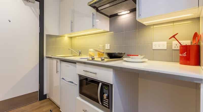 Amenities?w=400&h=260&fit=crop&q=40&auto=format&trim=auto